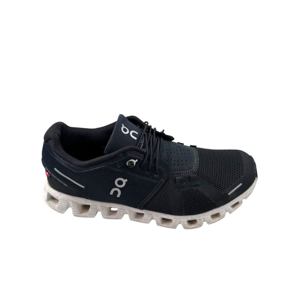 On Cloud 5 Women’s Running Shoes Black/White Sz 7 Athleisure Gym